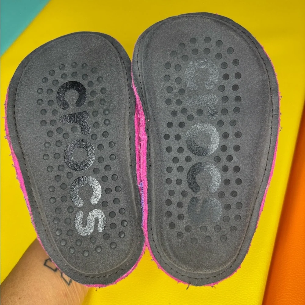 CROCS‎ Vibrant Pink Slippers Toddler Size 9